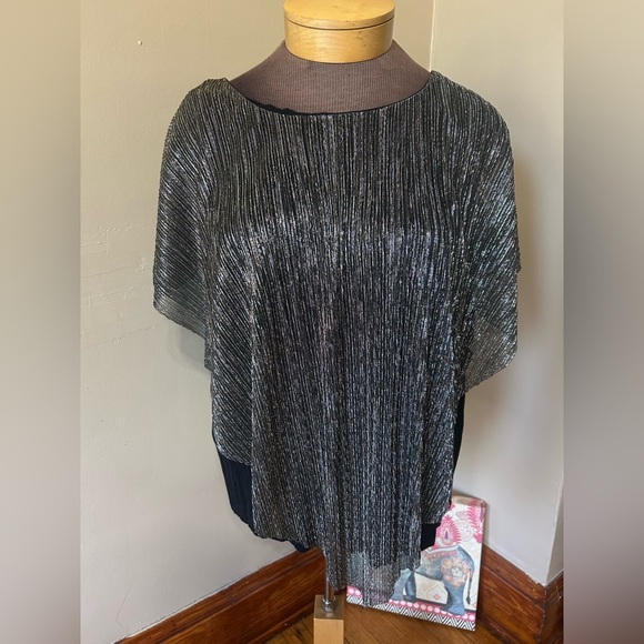 AGB Women's Metallic Silver Party Date Night V Front Popover Top 1X - Picture 1 of 8